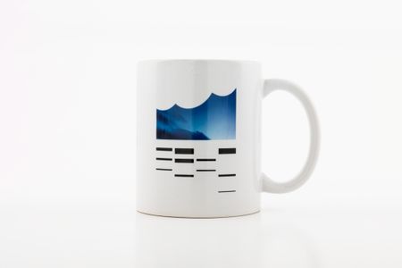 Produktabbildung »Elbphilharmonie Becher Logo Blau«